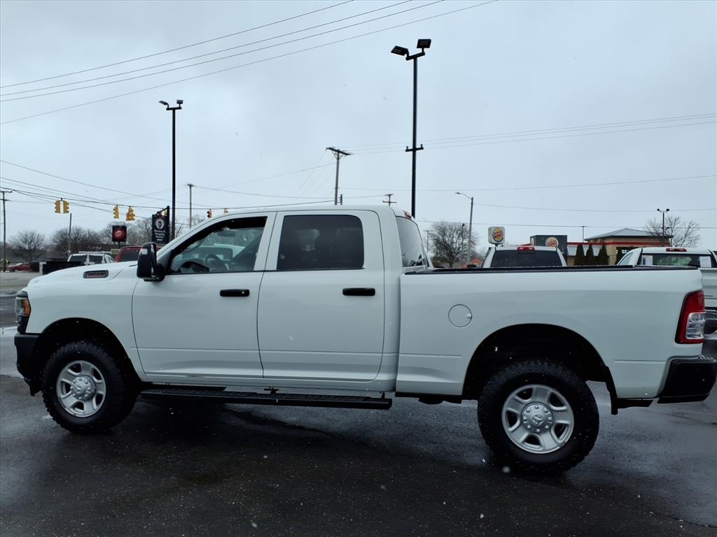 RAM 2500 Tradesman 4x4 Crew Cab 6'4" Box 2023