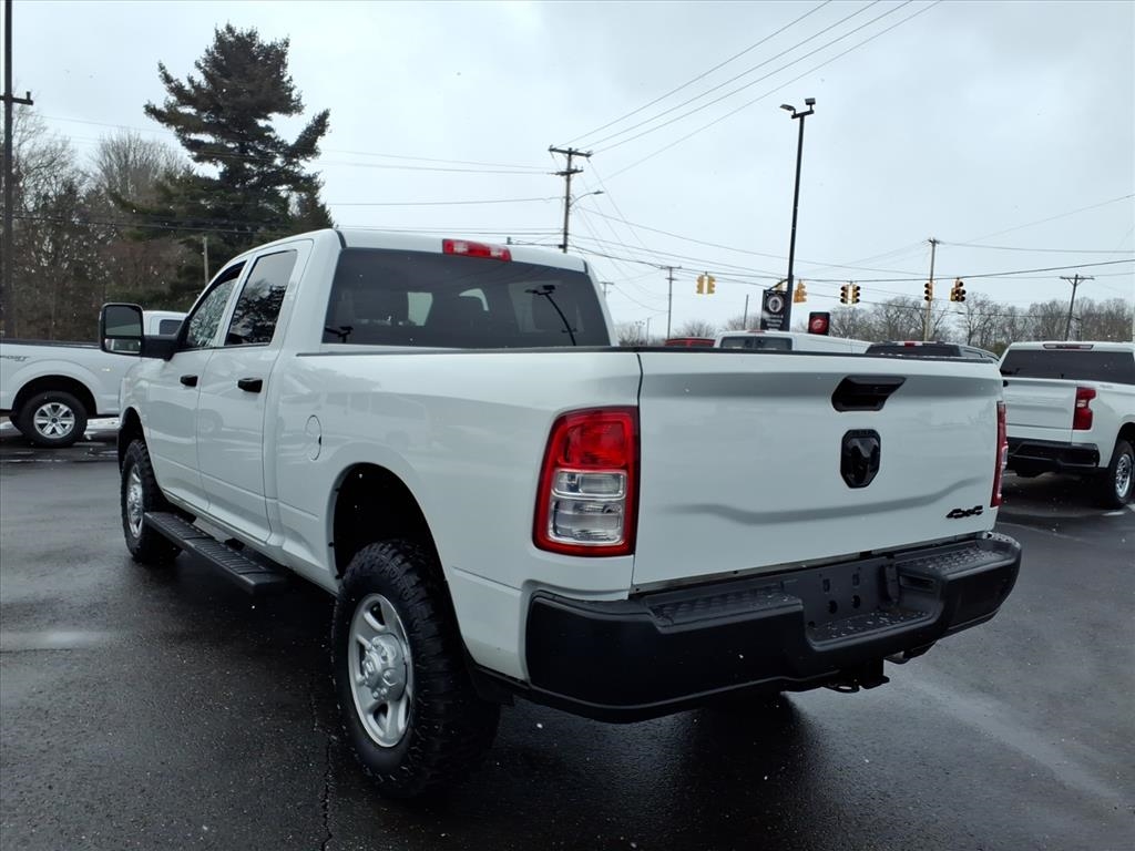 RAM 2500 Tradesman 4x4 Crew Cab 6'4" Box 2023
