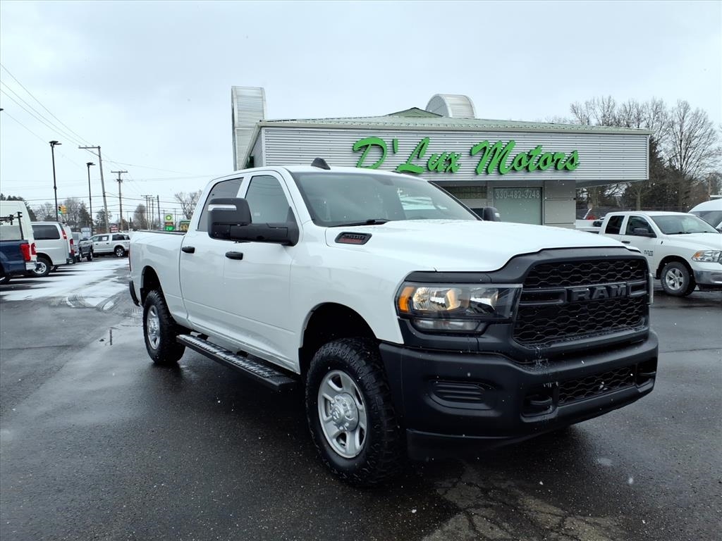 RAM 2500 Tradesman 4x4 Crew Cab 6'4" Box 2023