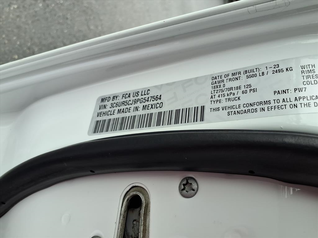 RAM 2500 Tradesman 4x4 Crew Cab 6'4" Box 2023