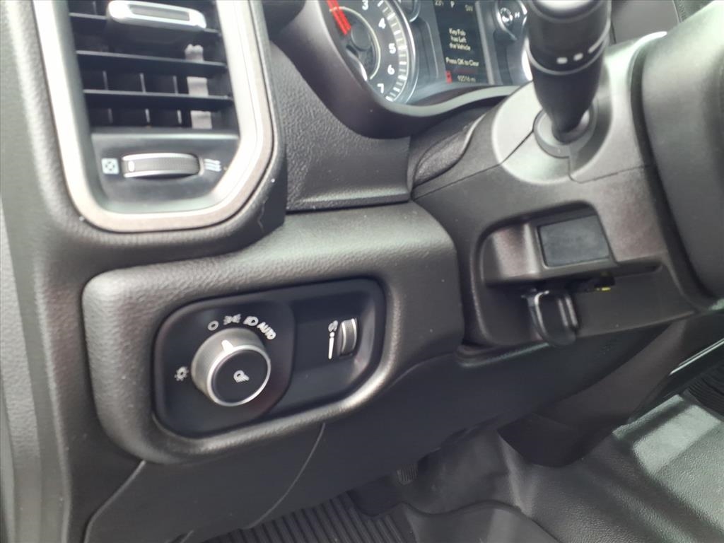 RAM 2500 Tradesman 4x4 Crew Cab 6'4" Box 2023