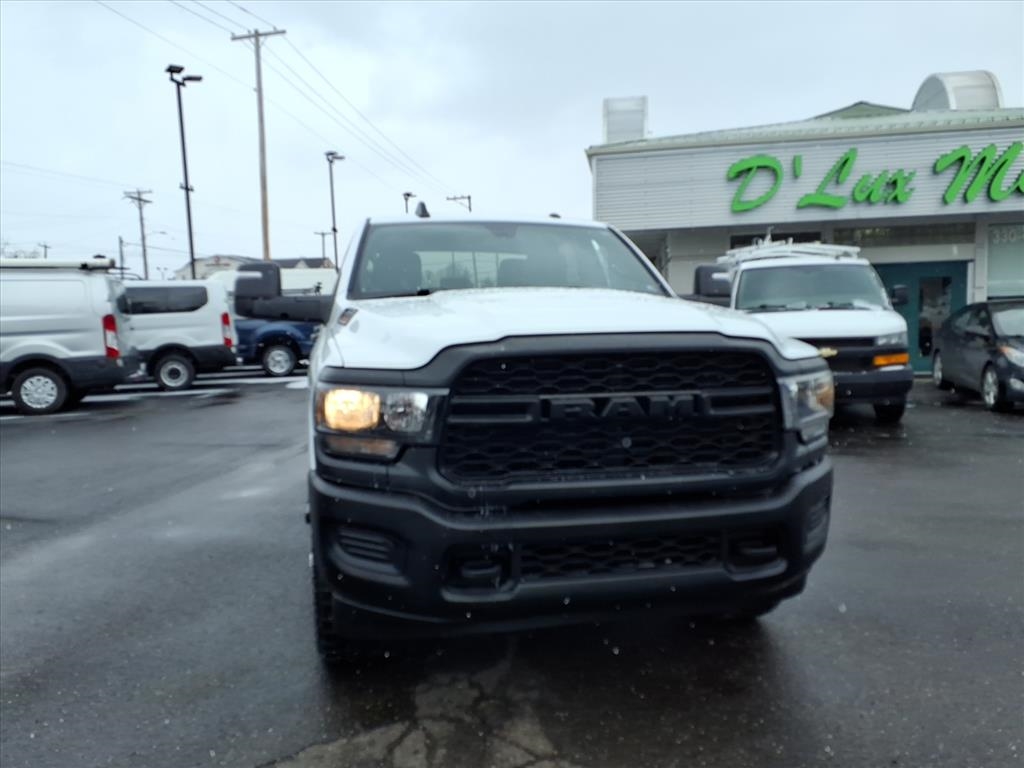 RAM 2500 Tradesman 4x4 Crew Cab 6'4" Box 2023