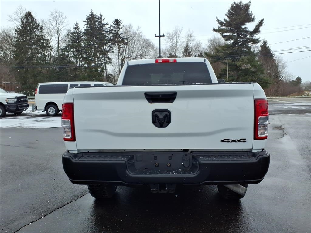 RAM 2500 Tradesman 4x4 Crew Cab 6'4" Box 2023