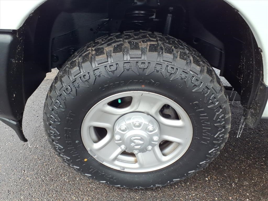 RAM 2500 Tradesman 4x4 Crew Cab 6'4" Box 2023