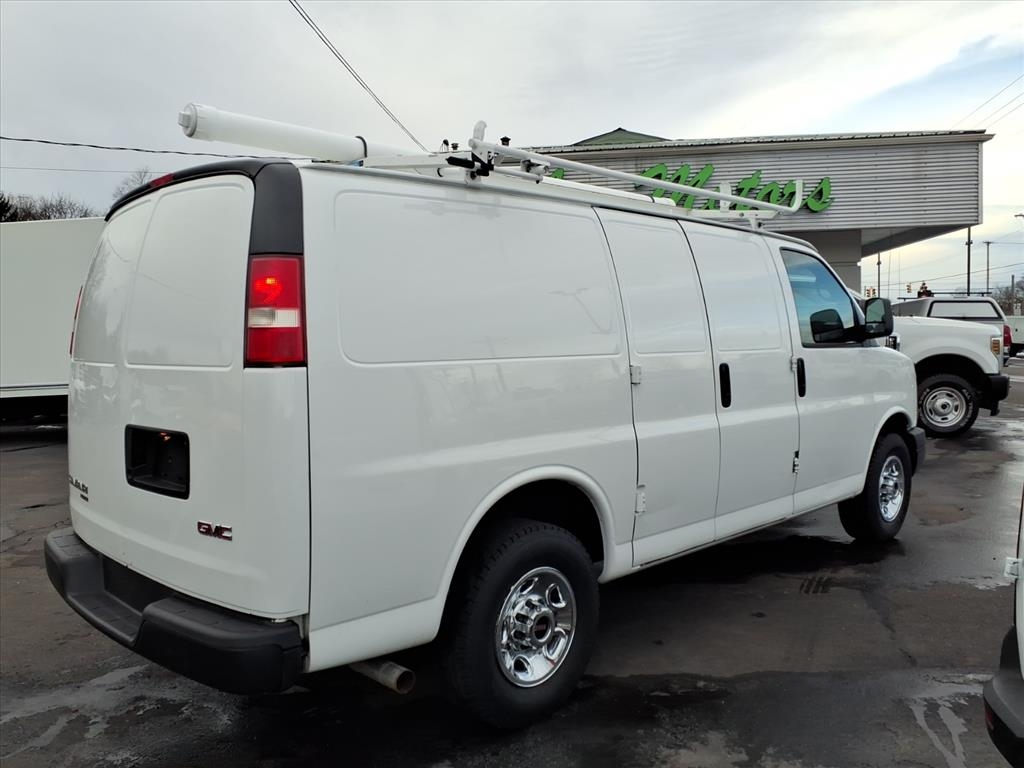GMC Savana Cargo Van RWD 2500 135" 2015
