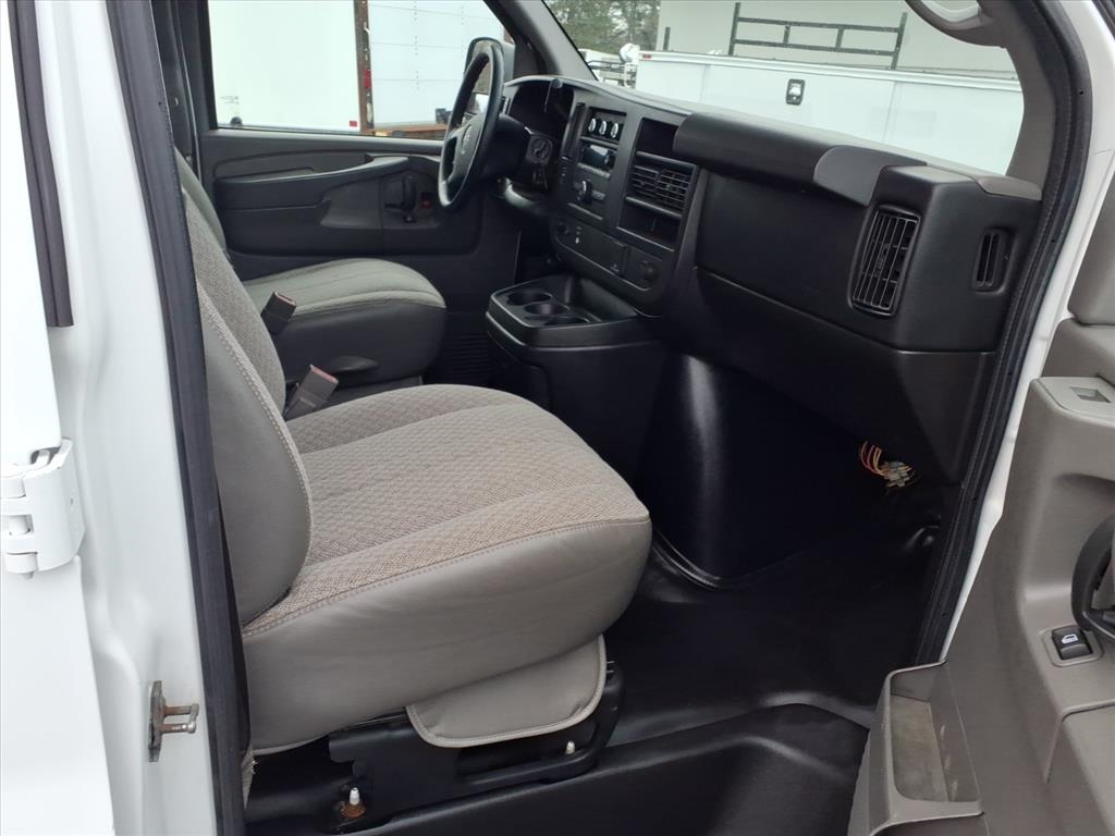 GMC Savana Cargo Van RWD 2500 135" 2015