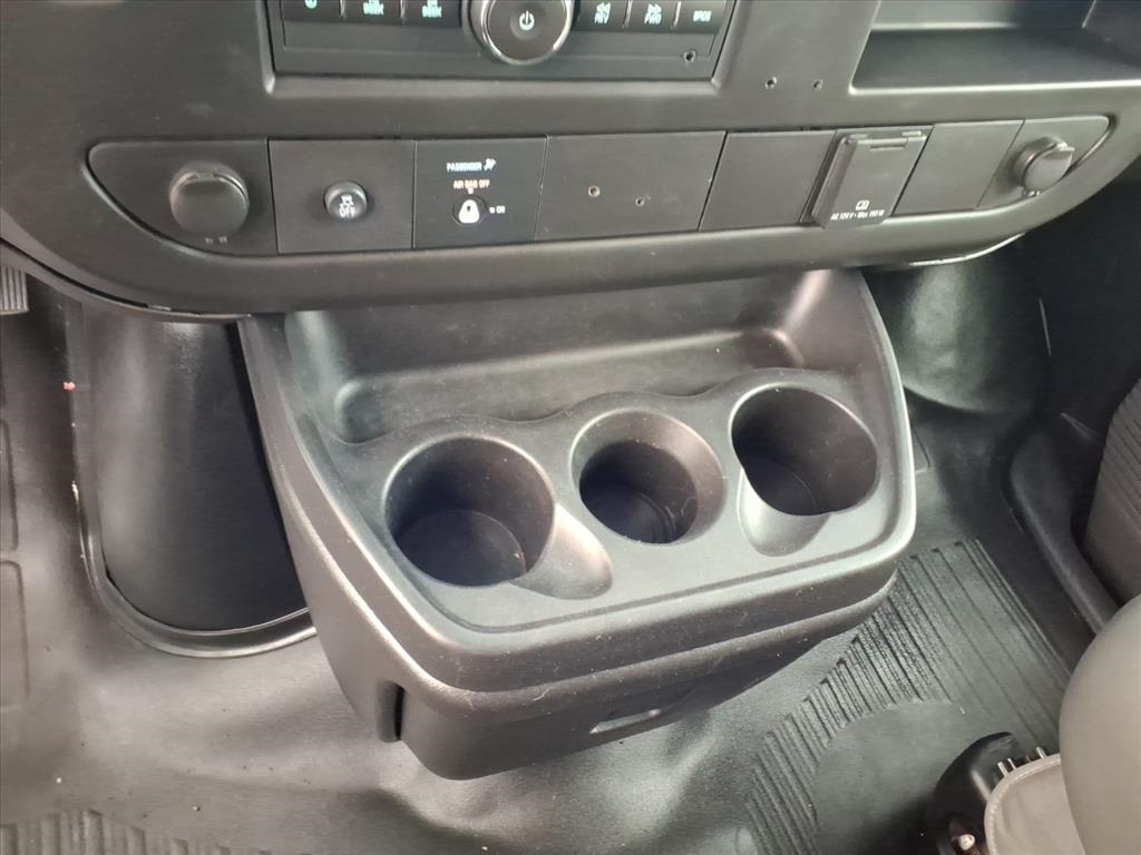 GMC Savana Cargo Van RWD 2500 135" 2015