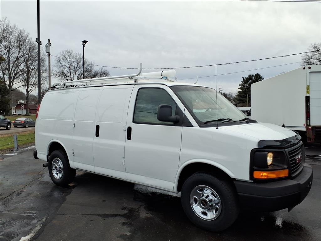 GMC Savana Cargo Van RWD 2500 135" 2015