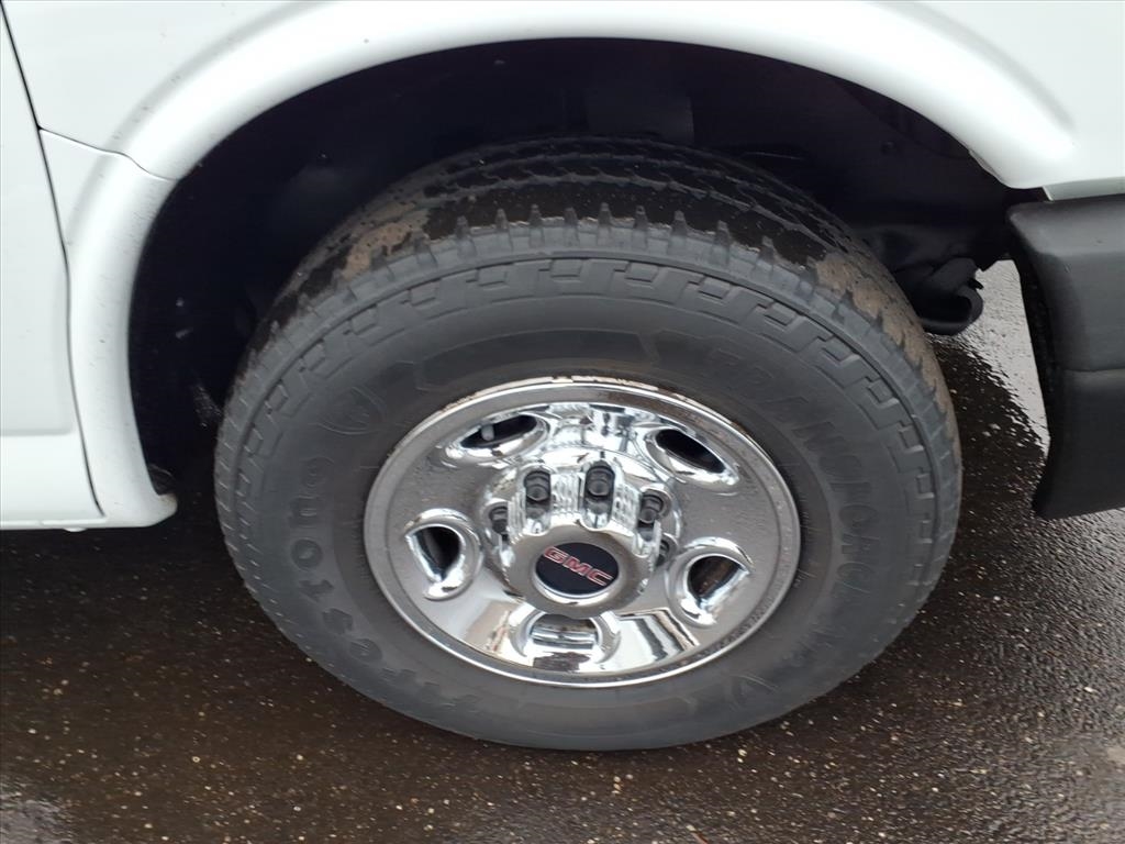 GMC Savana Cargo Van RWD 2500 135" 2015