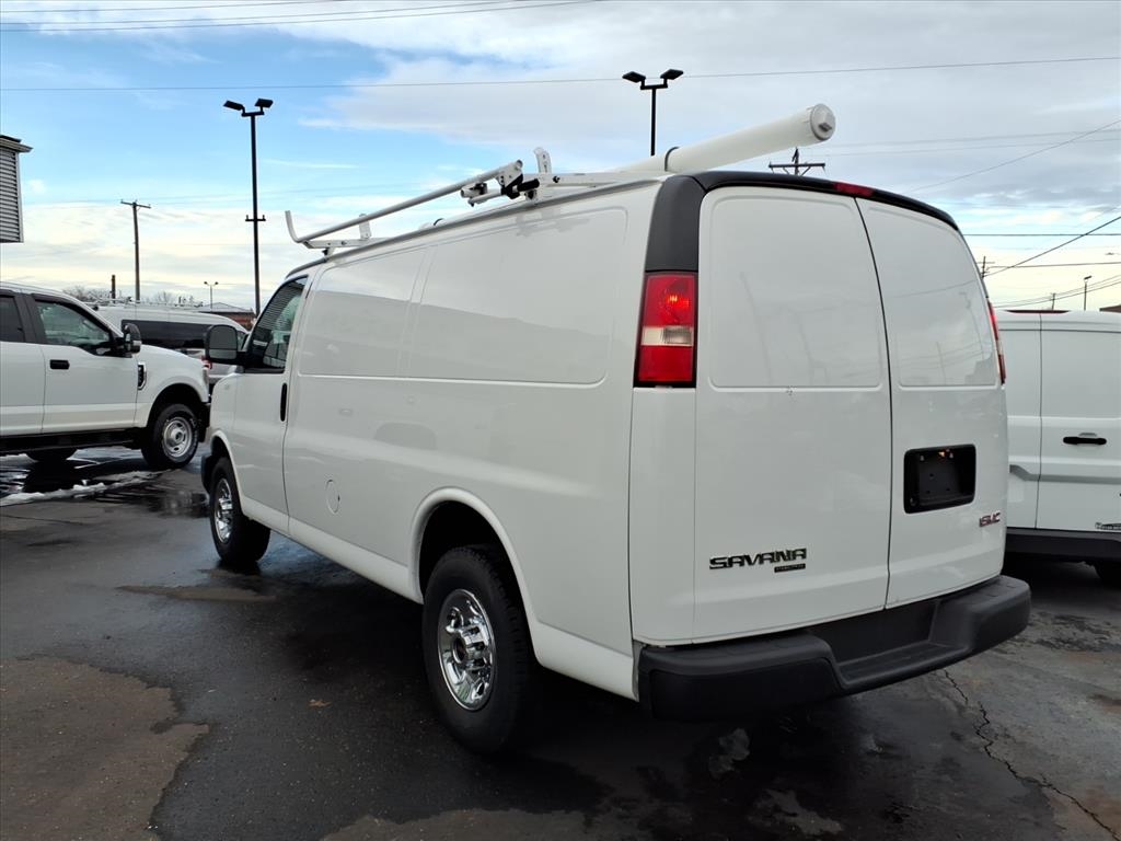 GMC Savana Cargo Van RWD 2500 135" 2015