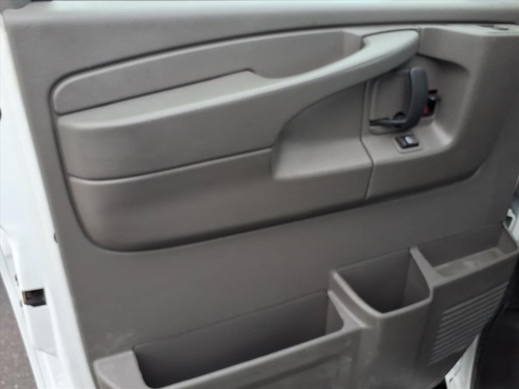 GMC Savana Cargo Van RWD 2500 135" 2015