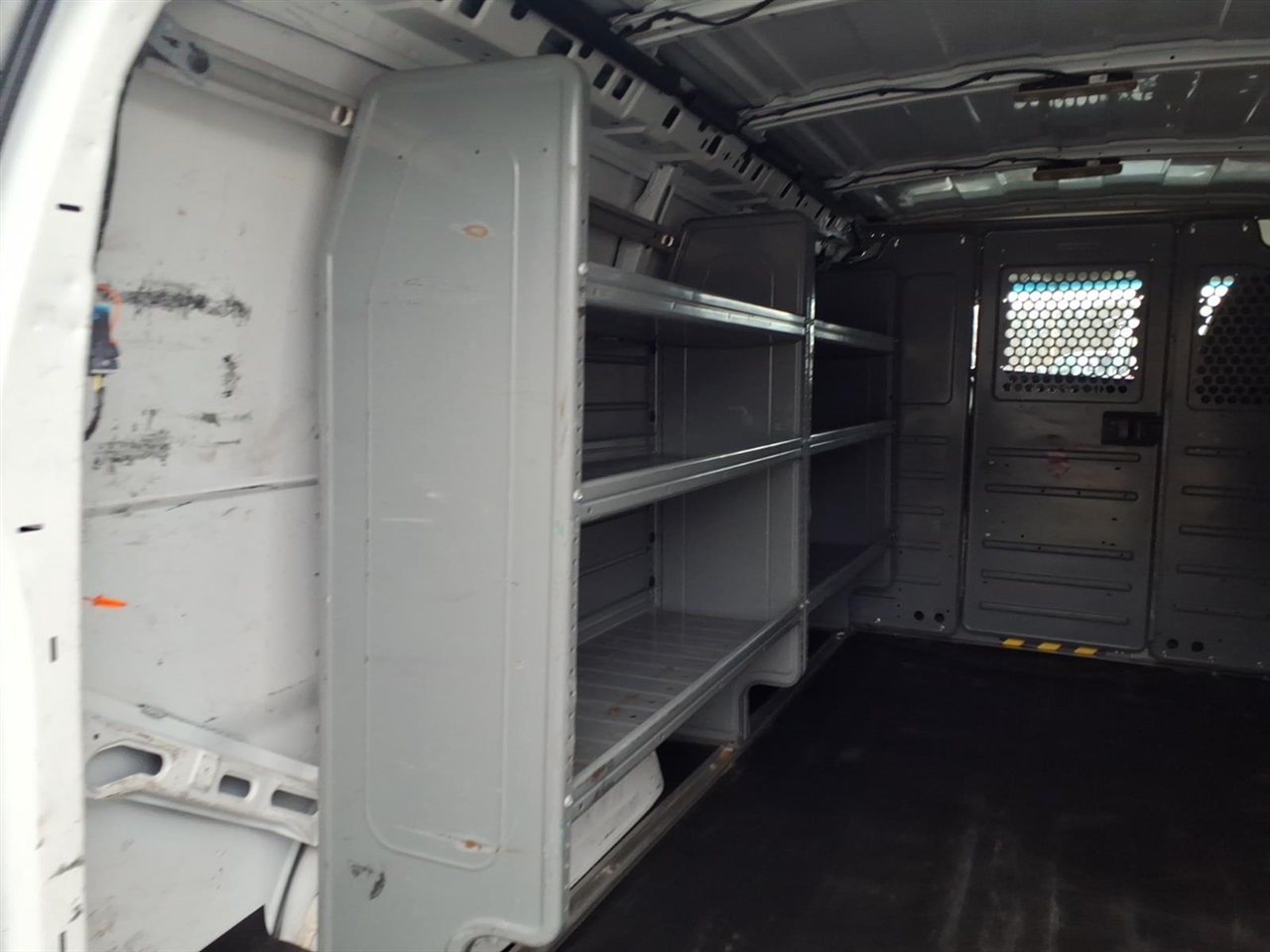 GMC Savana Cargo Van RWD 2500 135" 2015