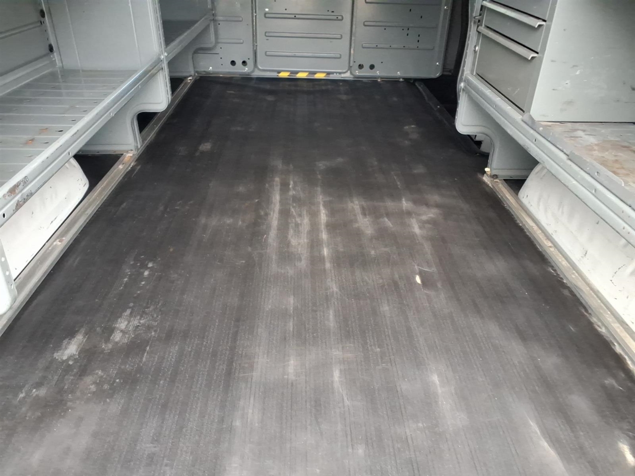 GMC Savana Cargo Van RWD 2500 135" 2015