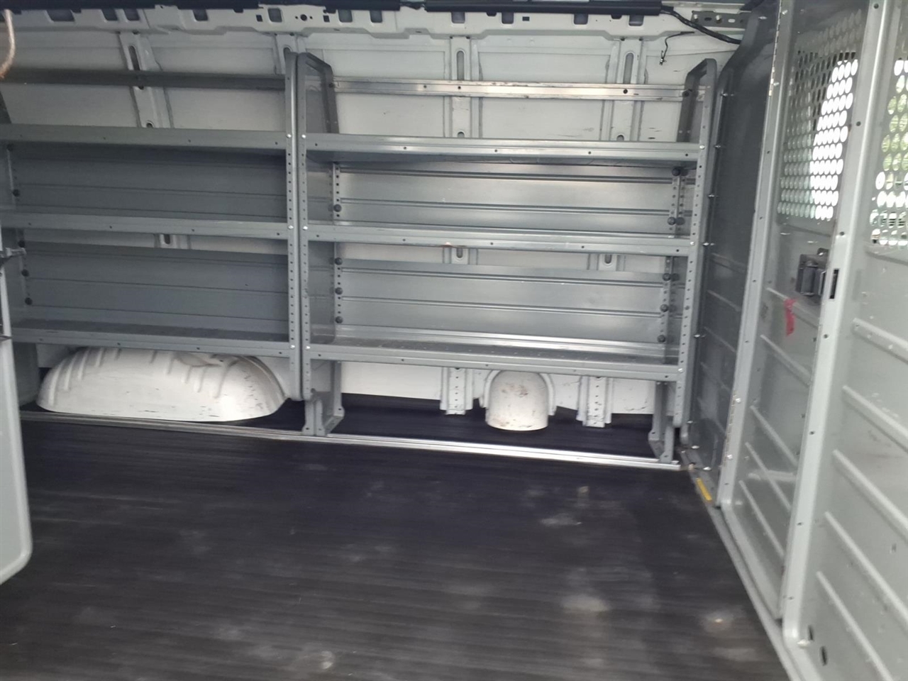 GMC Savana Cargo Van RWD 2500 135" 2015