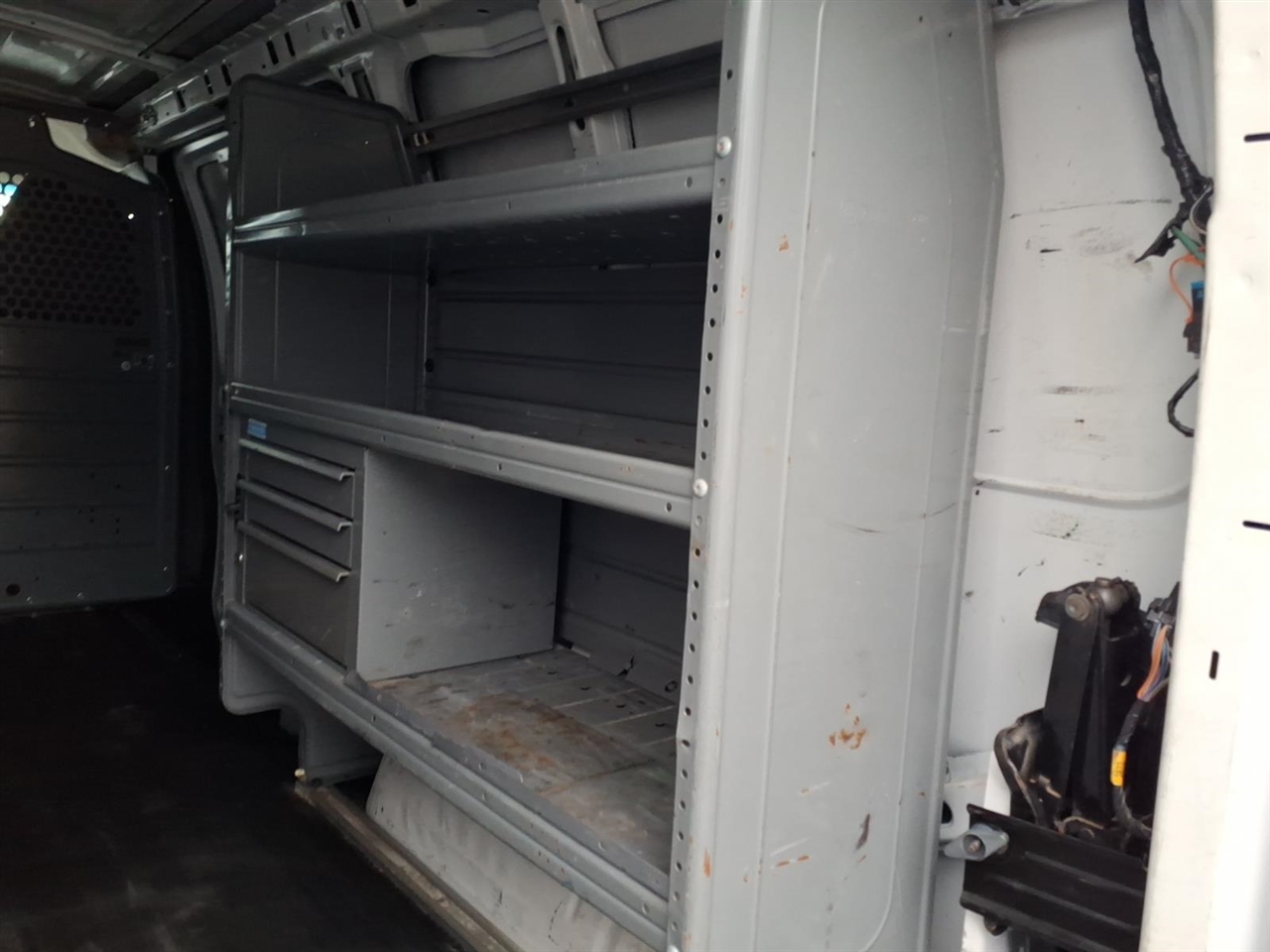 GMC Savana Cargo Van RWD 2500 135" 2015