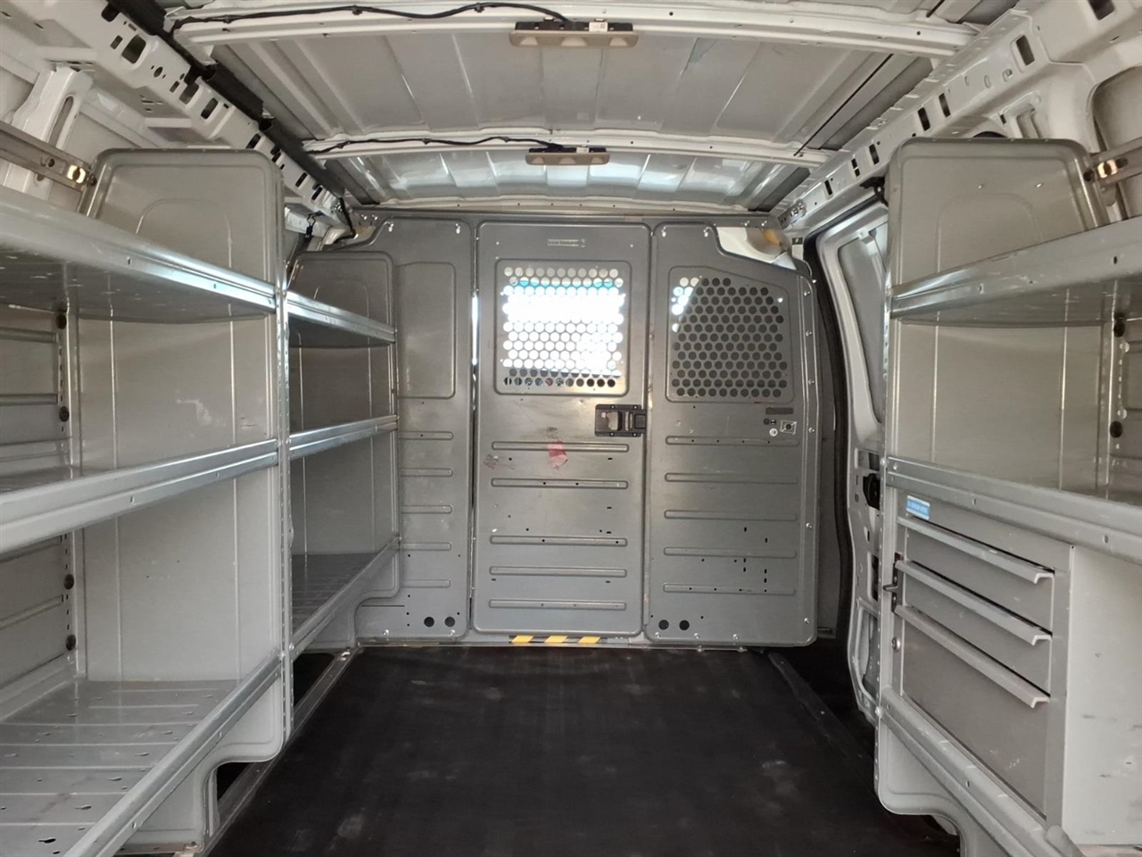 GMC Savana Cargo Van RWD 2500 135" 2015