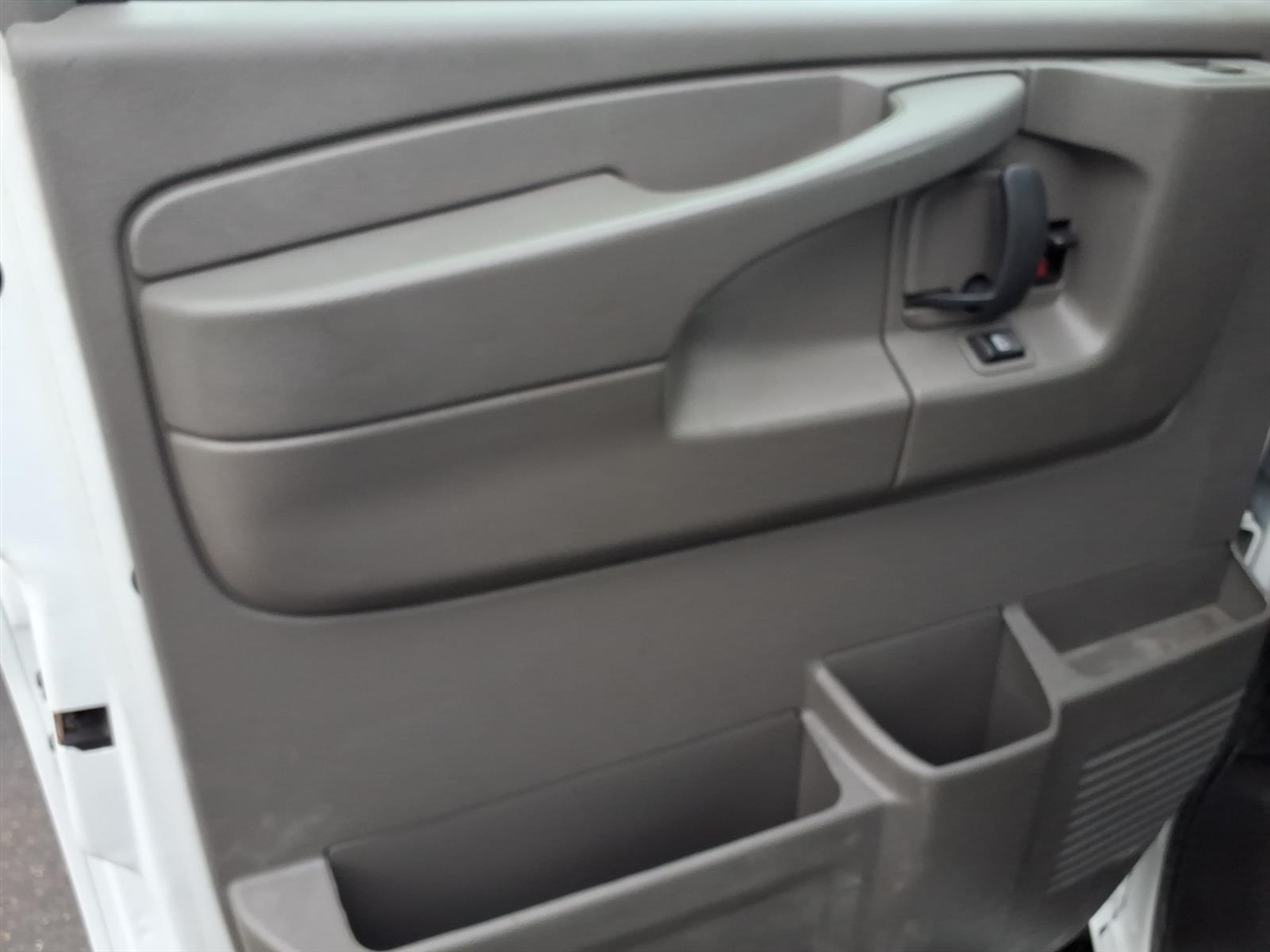 GMC Savana Cargo Van RWD 2500 135" 2015