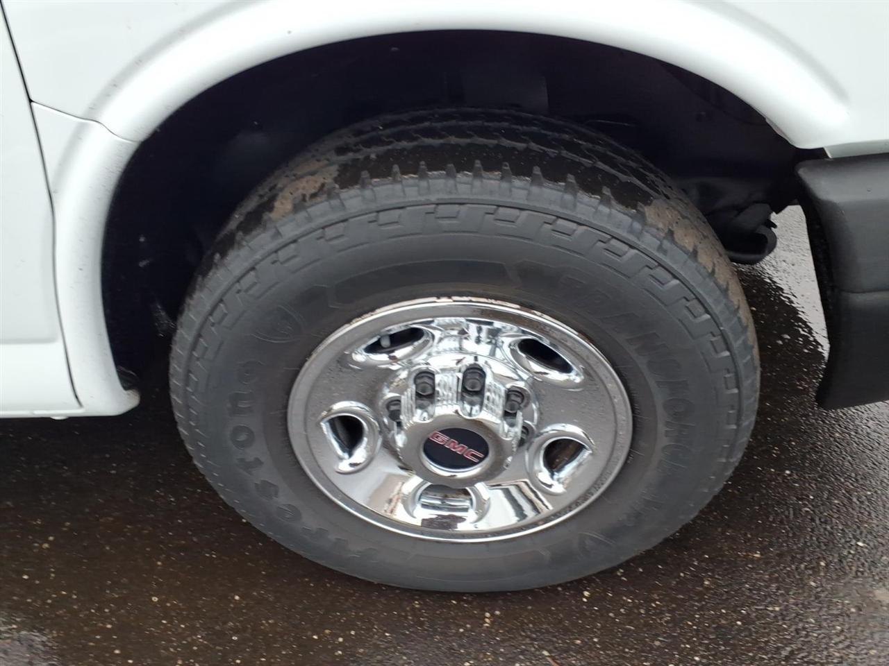 GMC Savana Cargo Van RWD 2500 135" 2015