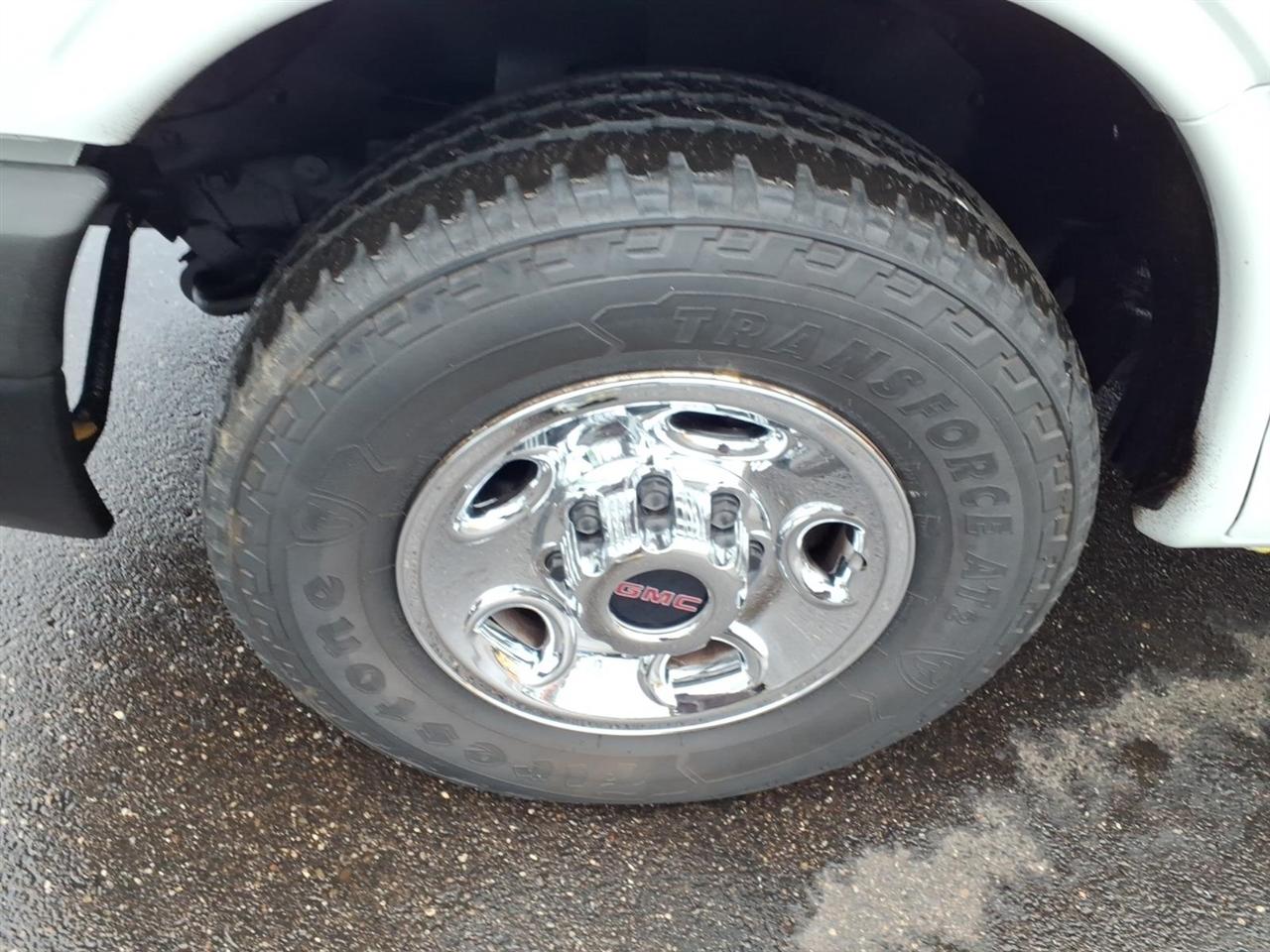 GMC Savana Cargo Van RWD 2500 135" 2015