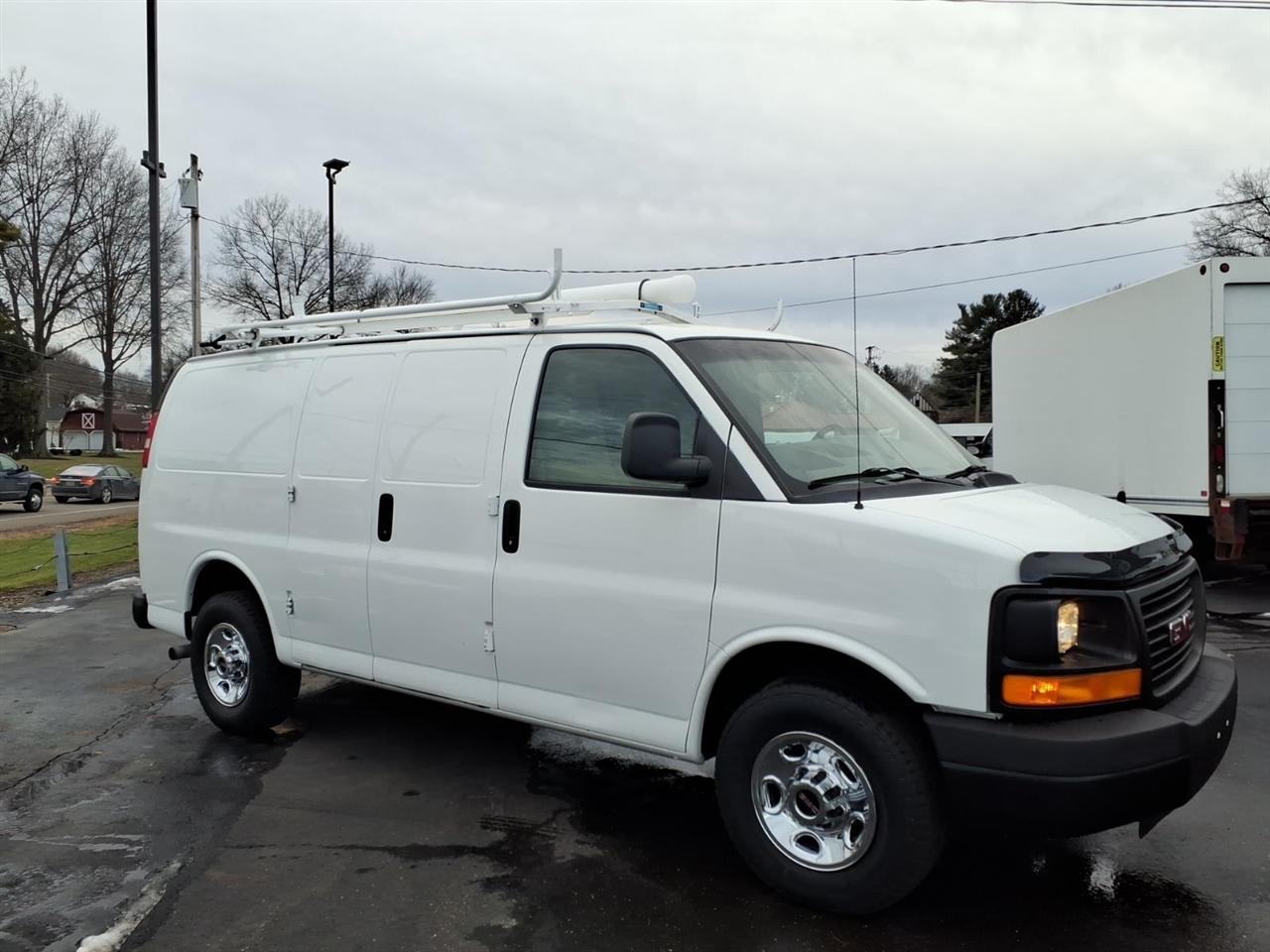 GMC Savana Cargo Van RWD 2500 135" 2015