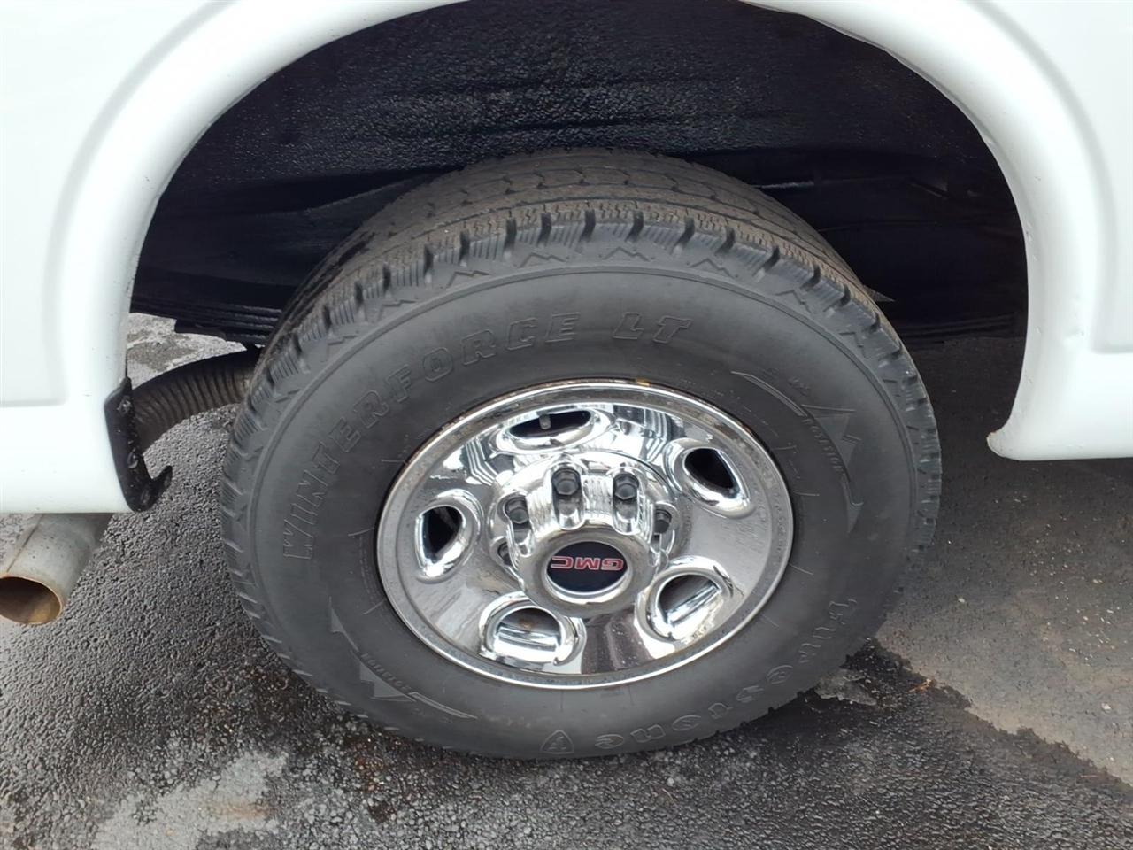 GMC Savana Cargo Van RWD 2500 135" 2015