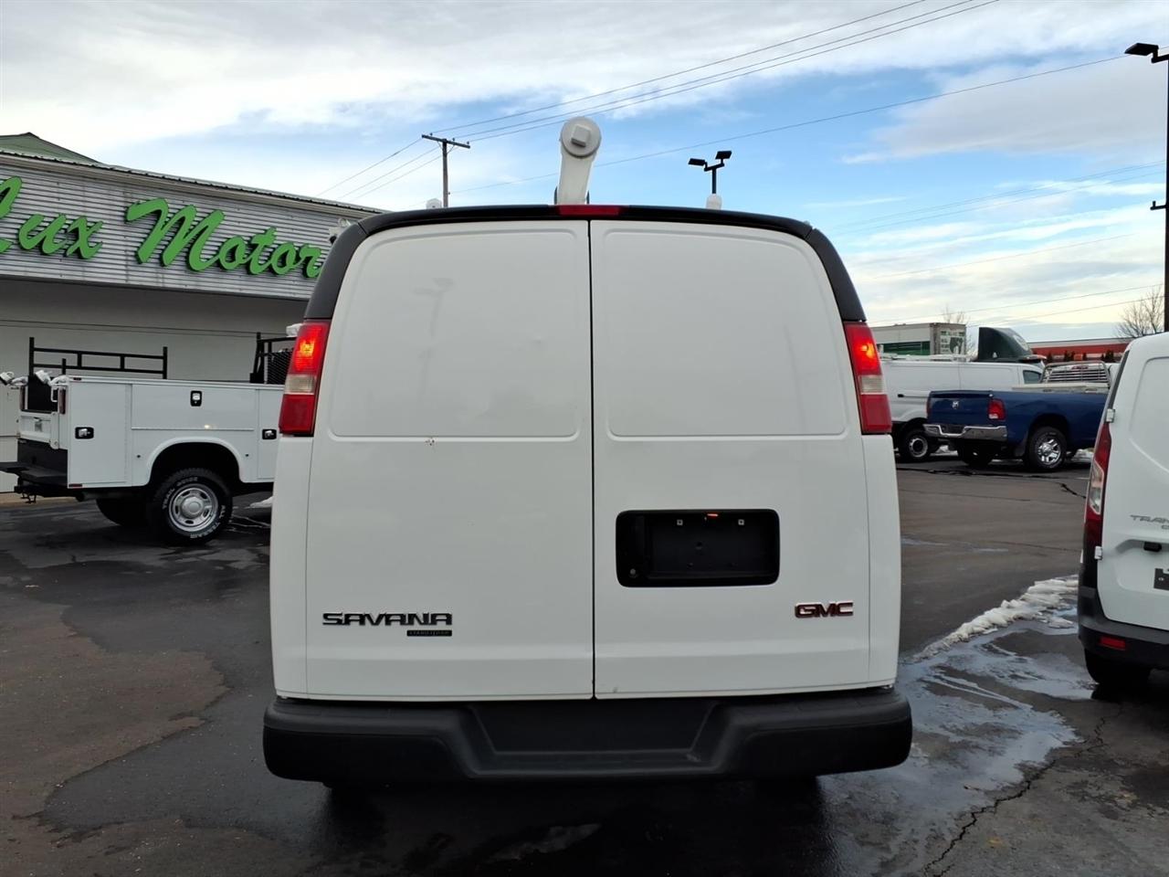 GMC Savana Cargo Van RWD 2500 135" 2015