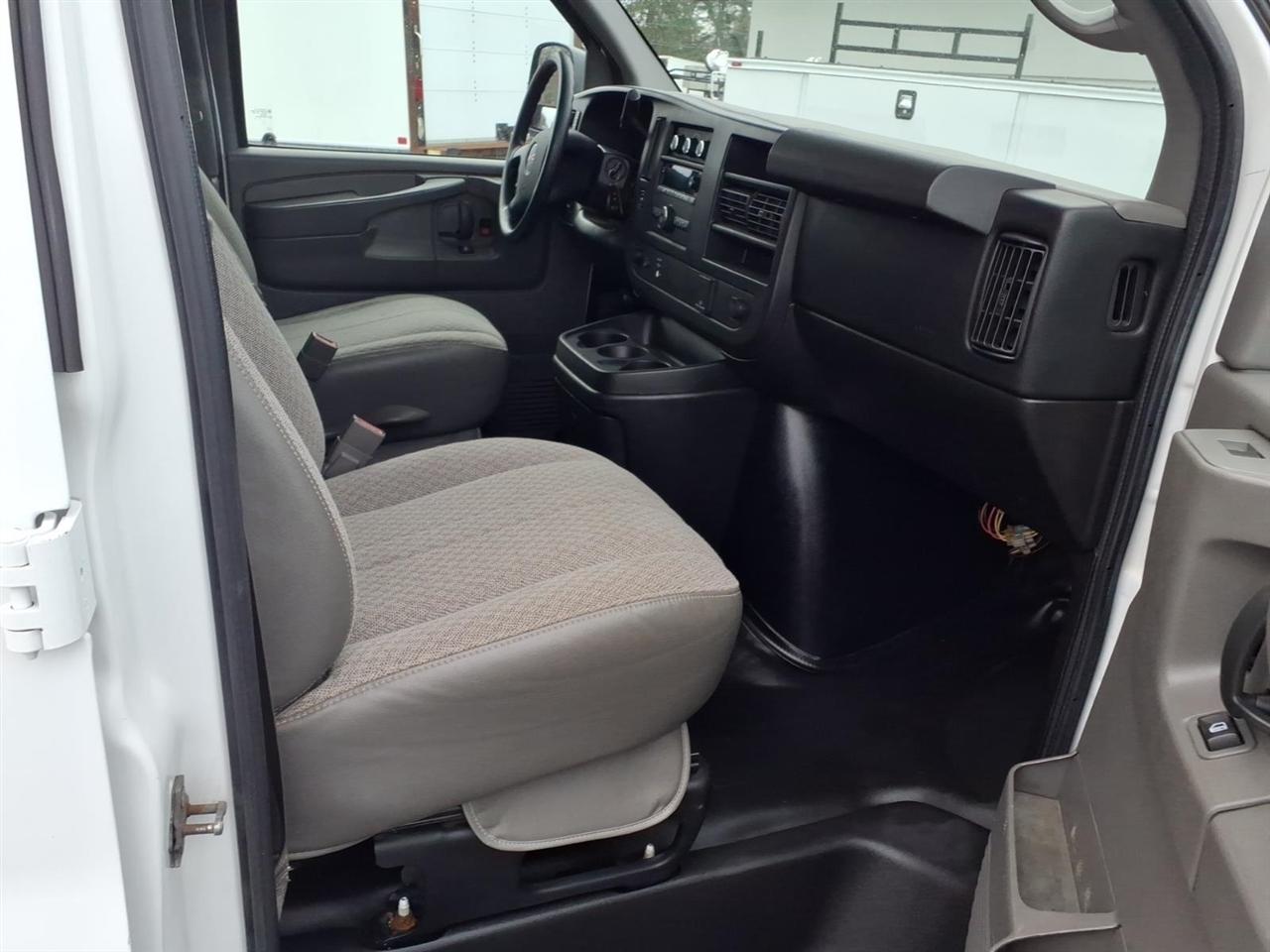 GMC Savana Cargo Van RWD 2500 135" 2015