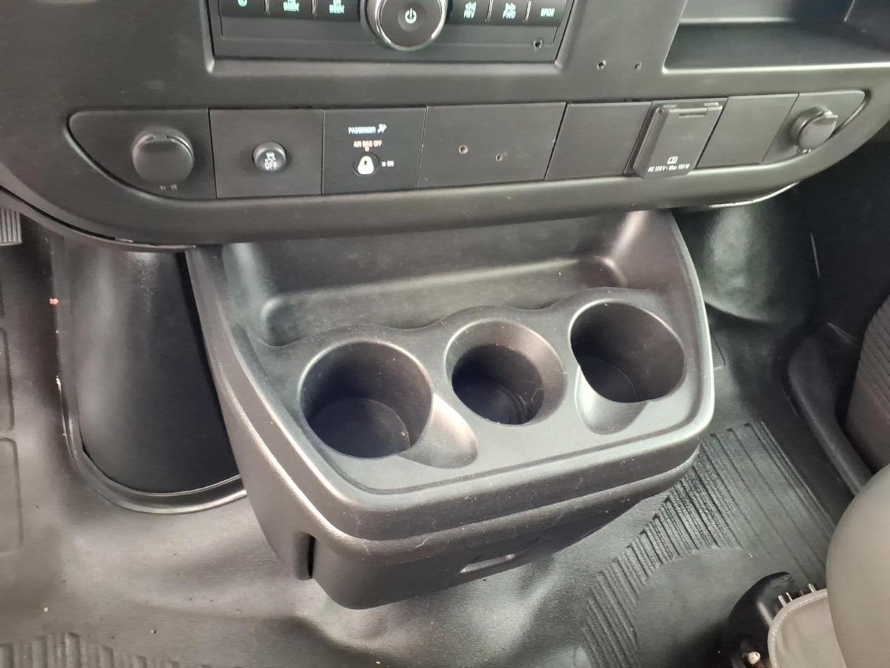 GMC Savana Cargo Van RWD 2500 135" 2015