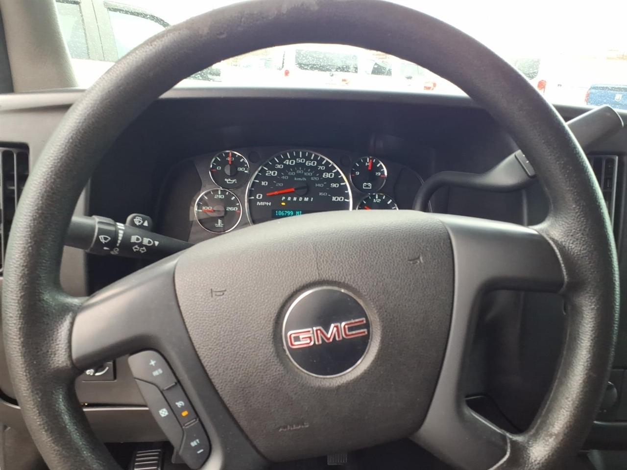 GMC Savana Cargo Van RWD 2500 135" 2015