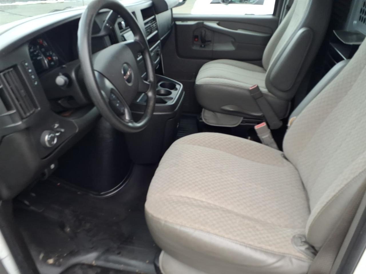 GMC Savana Cargo Van RWD 2500 135" 2015