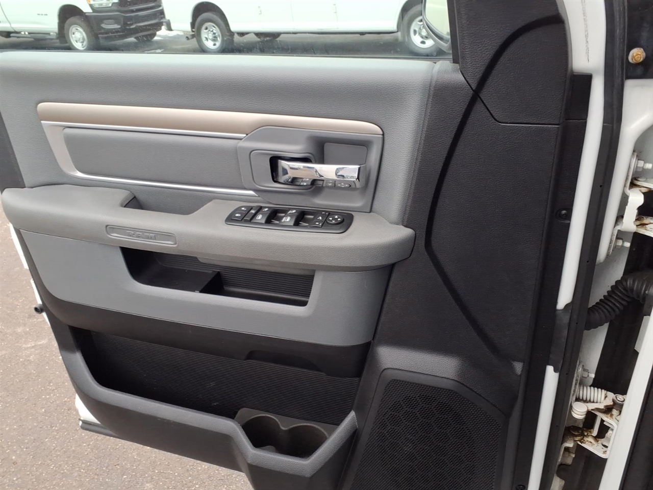 RAM 1500 4WD Crew Cab 140.5" Big Horn 2016