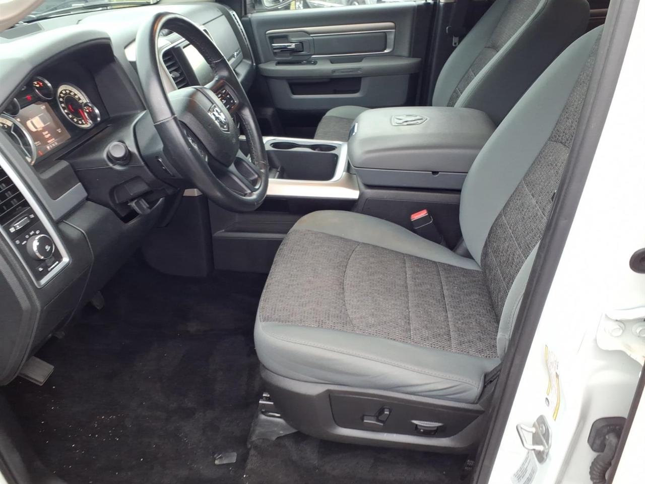 RAM 1500 4WD Crew Cab 140.5" Big Horn 2016