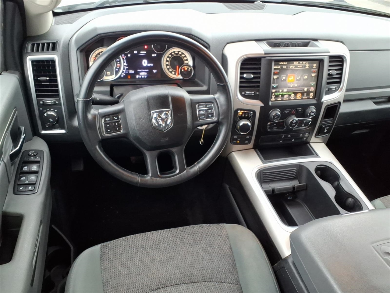 RAM 1500 4WD Crew Cab 140.5" Big Horn 2016