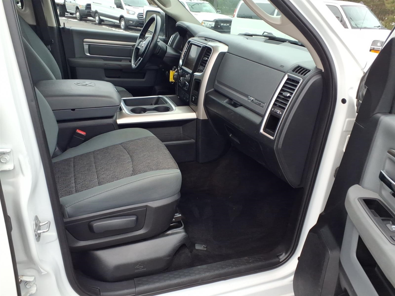 RAM 1500 4WD Crew Cab 140.5" Big Horn 2016