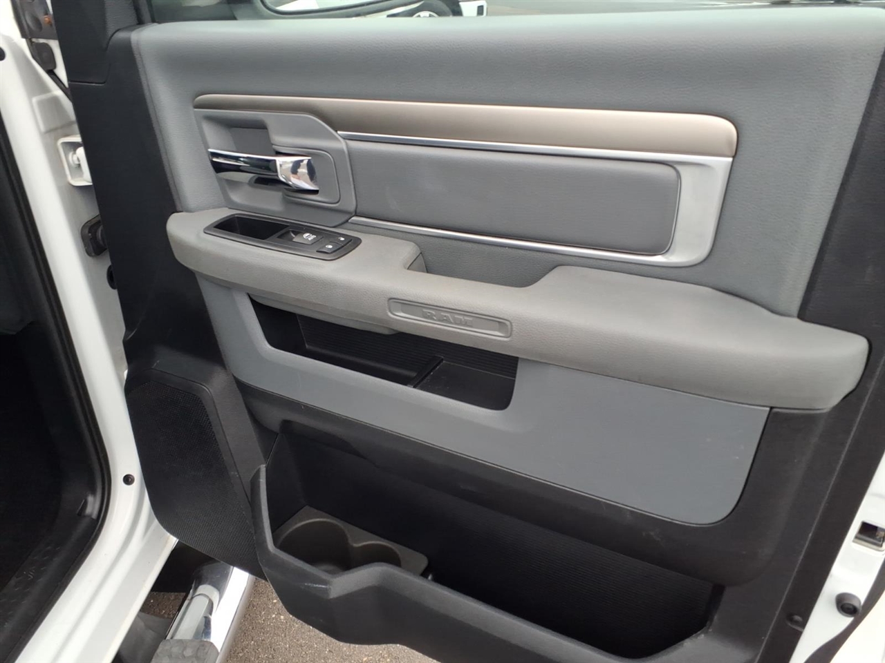 RAM 1500 4WD Crew Cab 140.5" Big Horn 2016