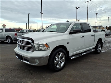 2016 RAM 1500 4WD Crew Cab 140.5" Big Horn