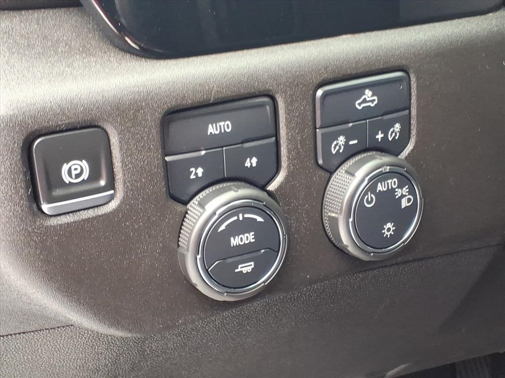 Chevrolet Silverado 1500 4WD Crew Cab 147" LT w/1LT 2024