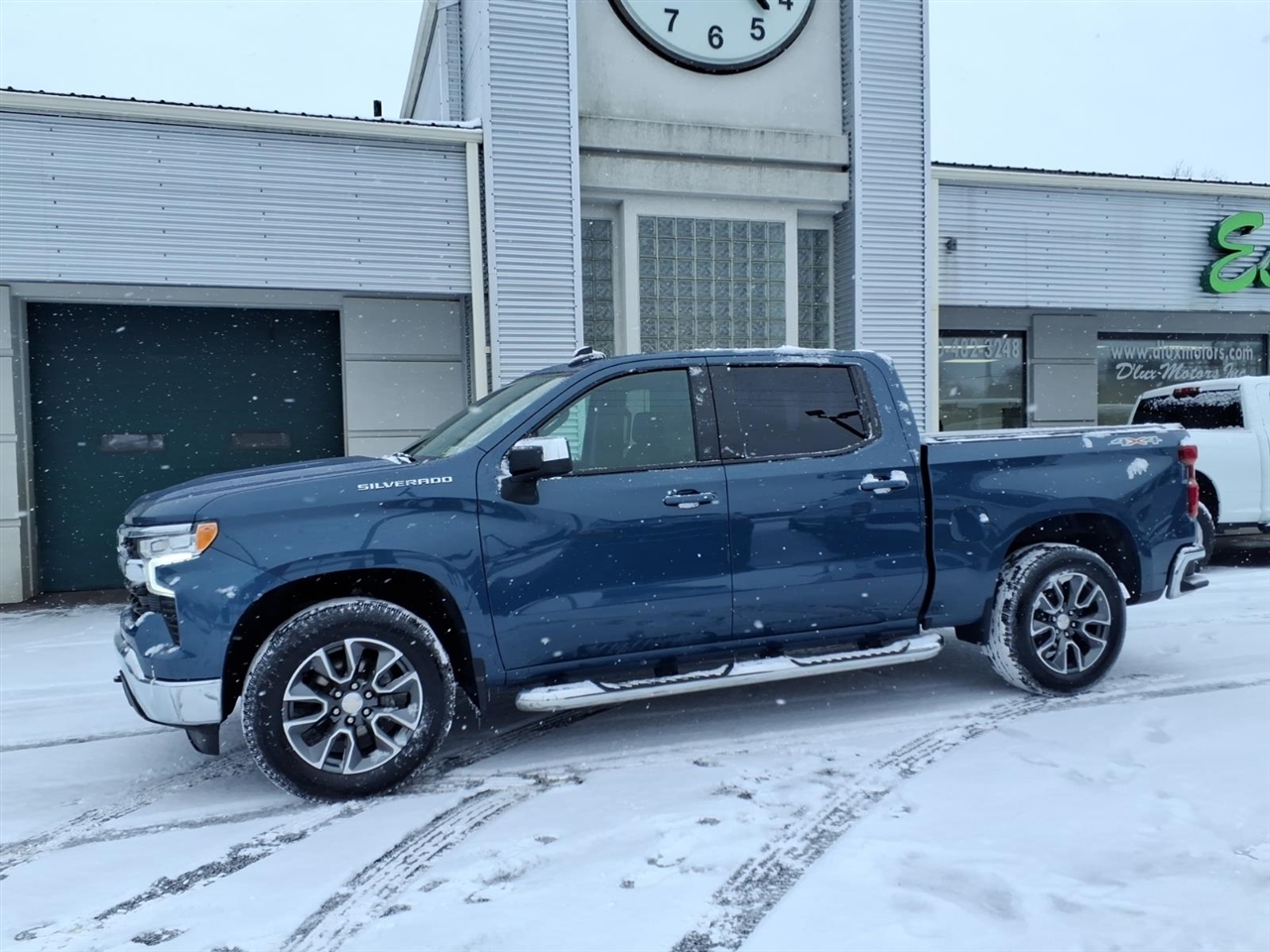 Chevrolet Silverado 1500 4WD Crew Cab 147" LT w/1LT 2024