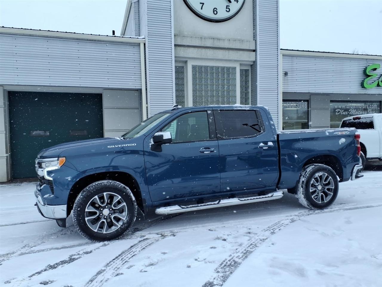 Chevrolet Silverado 1500 4WD Crew Cab 147" LT w/1LT 2024