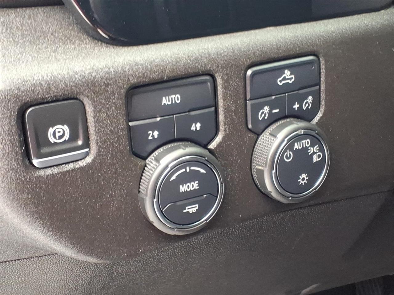 Chevrolet Silverado 1500 4WD Crew Cab 147" LT w/1LT 2024