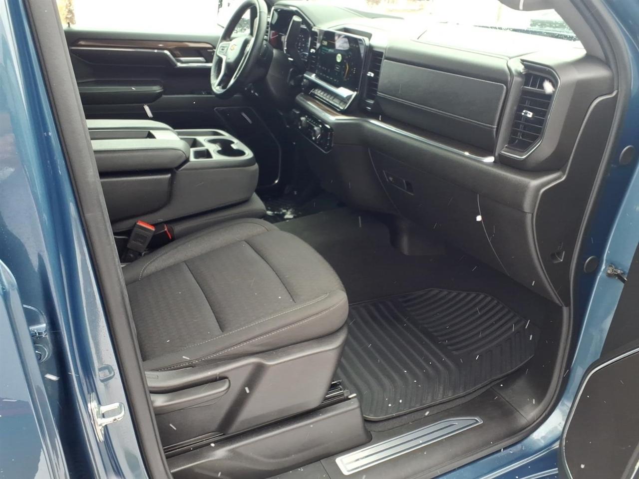 Chevrolet Silverado 1500 4WD Crew Cab 147" LT w/1LT 2024