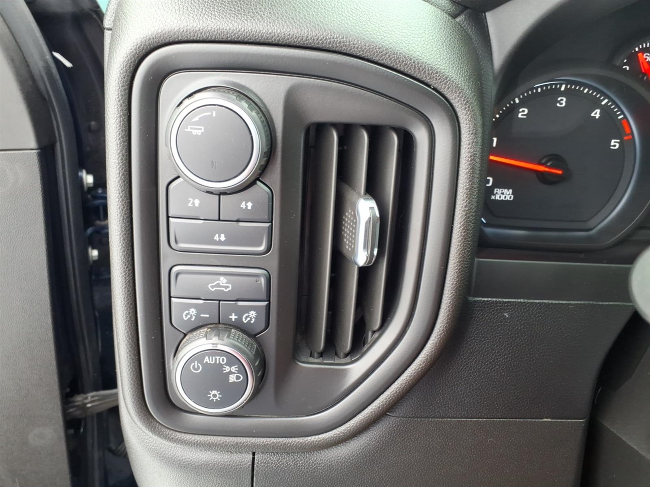 Chevrolet Silverado 2500HD 4WD Crew Cab 159" Custom 2022