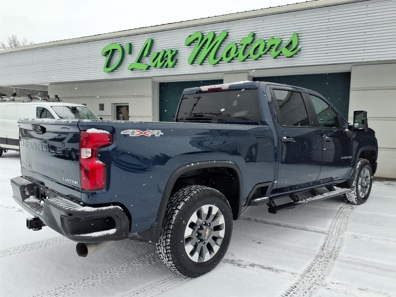 Chevrolet Silverado 2500HD 4WD Crew Cab 159" Custom 2022