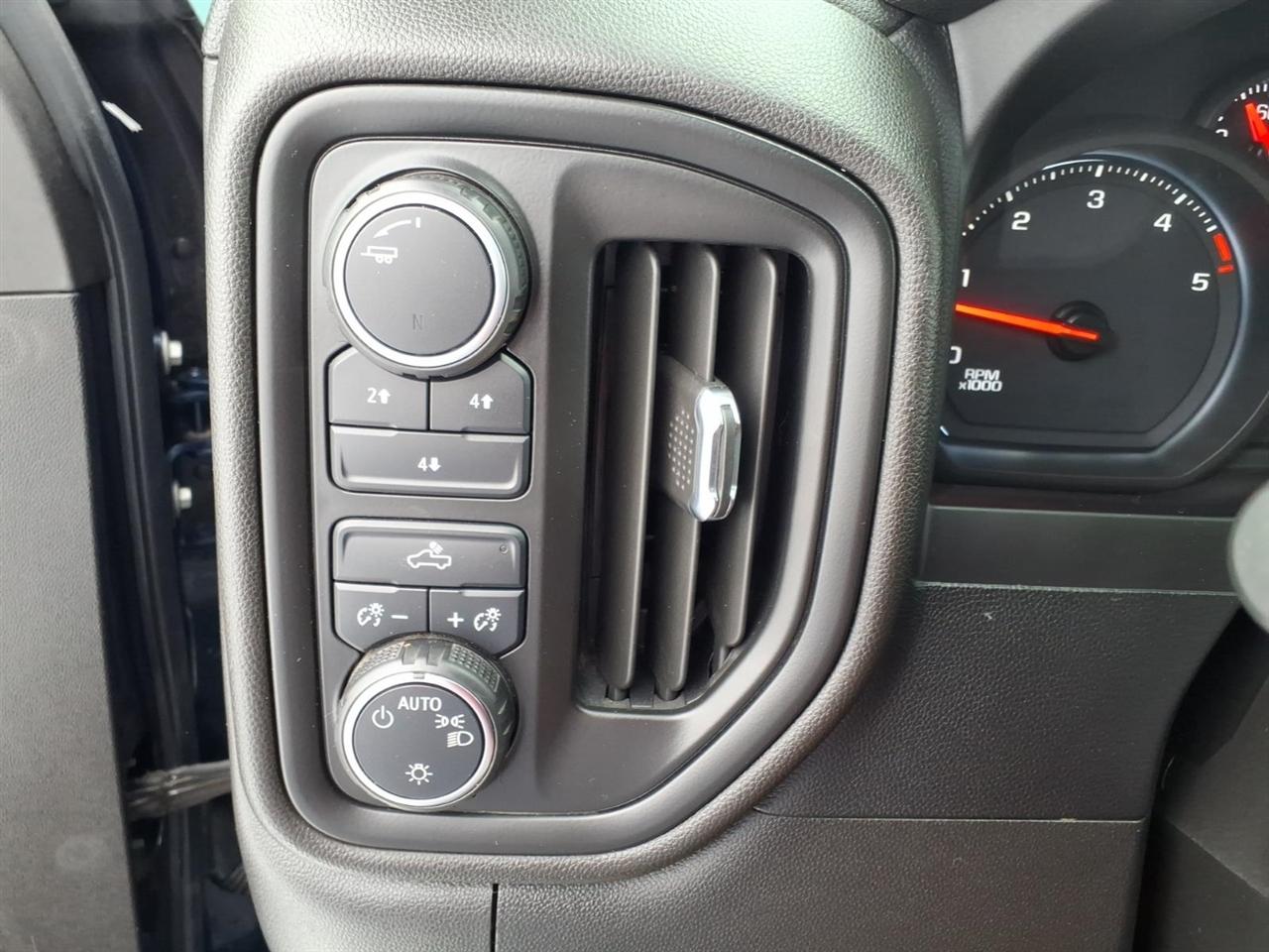 Chevrolet Silverado 2500HD 4WD Crew Cab 159" Custom 2022