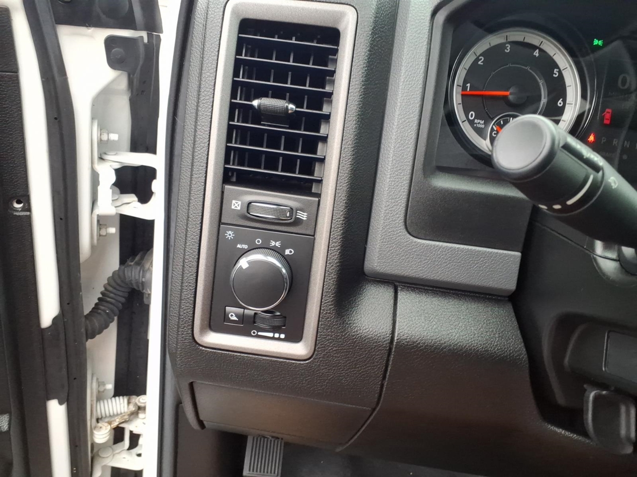 RAM 1500 Classic Tradesman 4x4 Quad Cab 6'4" Box 2019