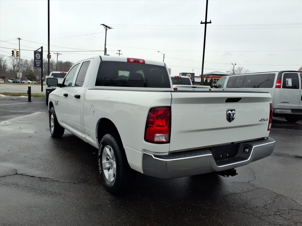 RAM 1500 Classic Tradesman 4x4 Quad Cab 6'4" Box 2022