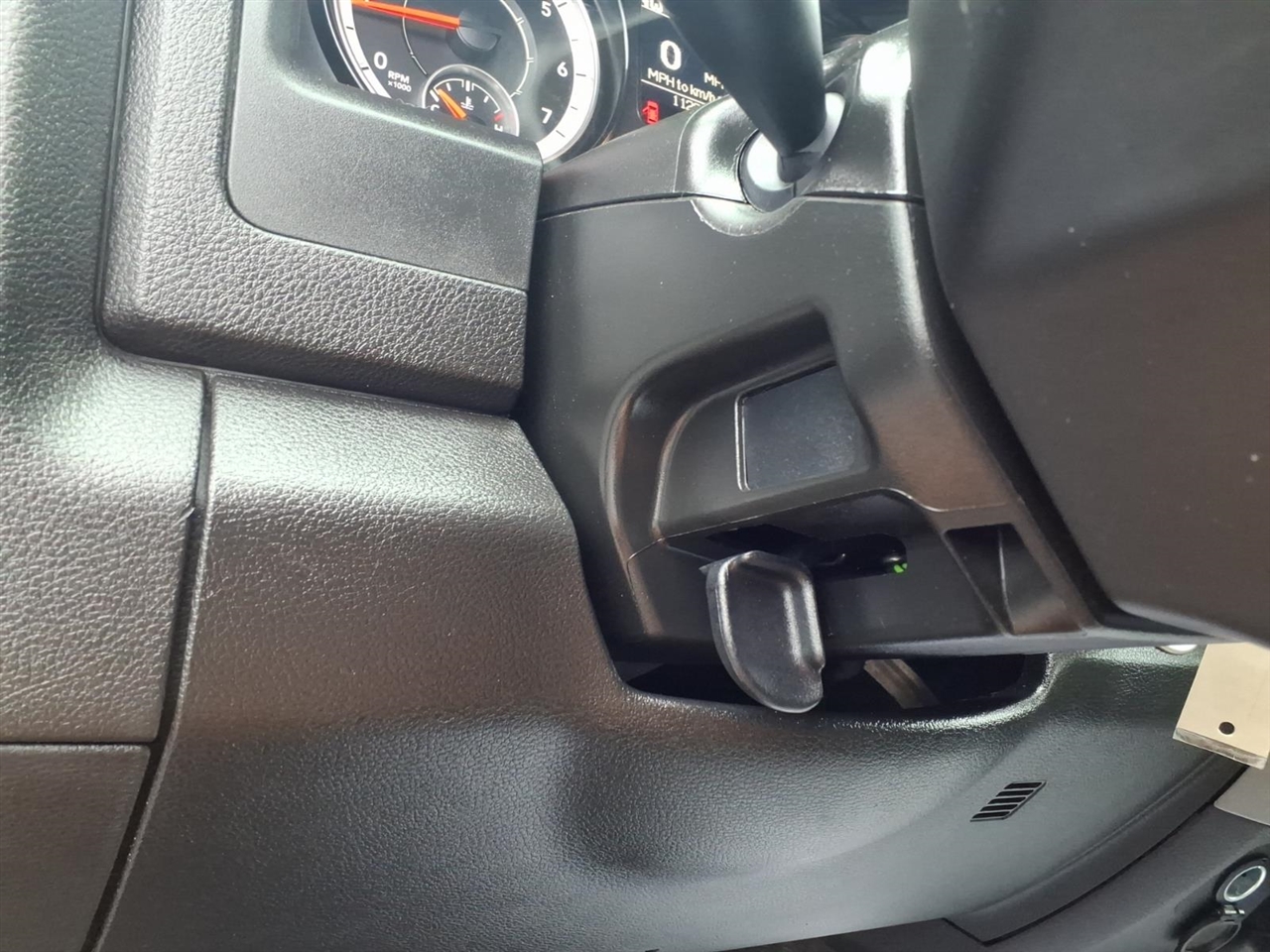 RAM 1500 Classic Tradesman 4x4 Quad Cab 6'4" Box 2022