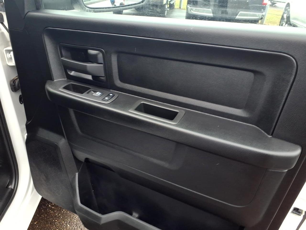 RAM 1500 Classic Tradesman 4x4 Quad Cab 6'4" Box 2022