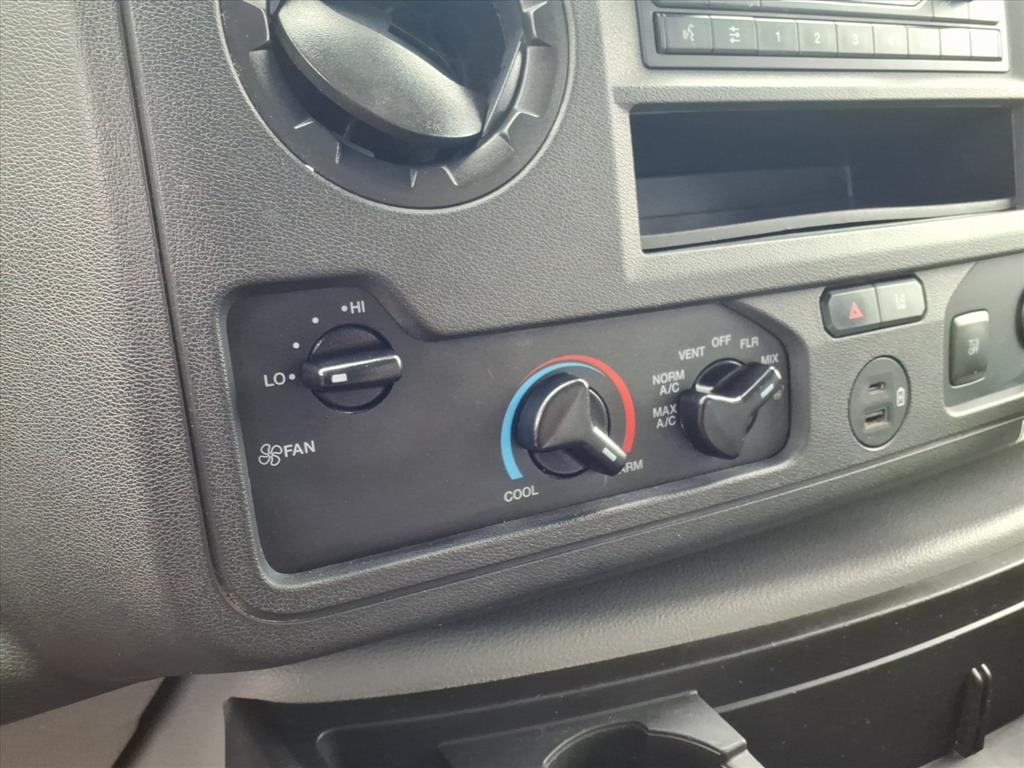 Ford E-Series Cutaway E-350 SRW 138" WB 2021