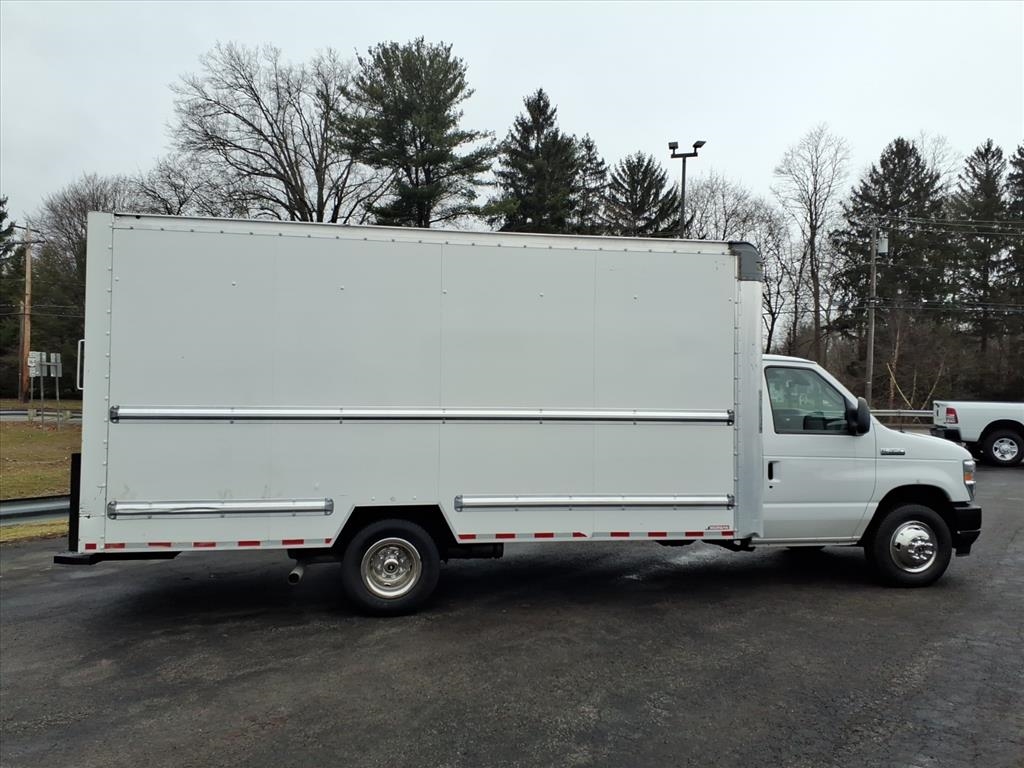 Ford E-Series Cutaway E-350 SRW 138" WB 2021